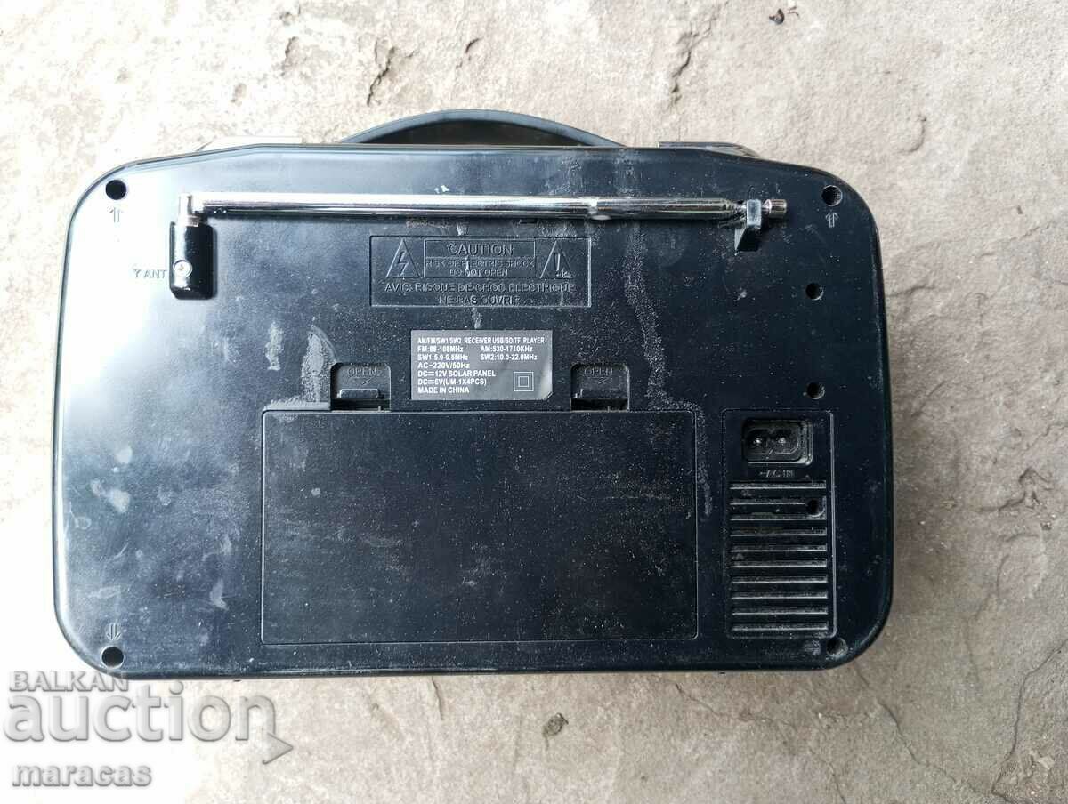 Auction An old radio Auction An old radio