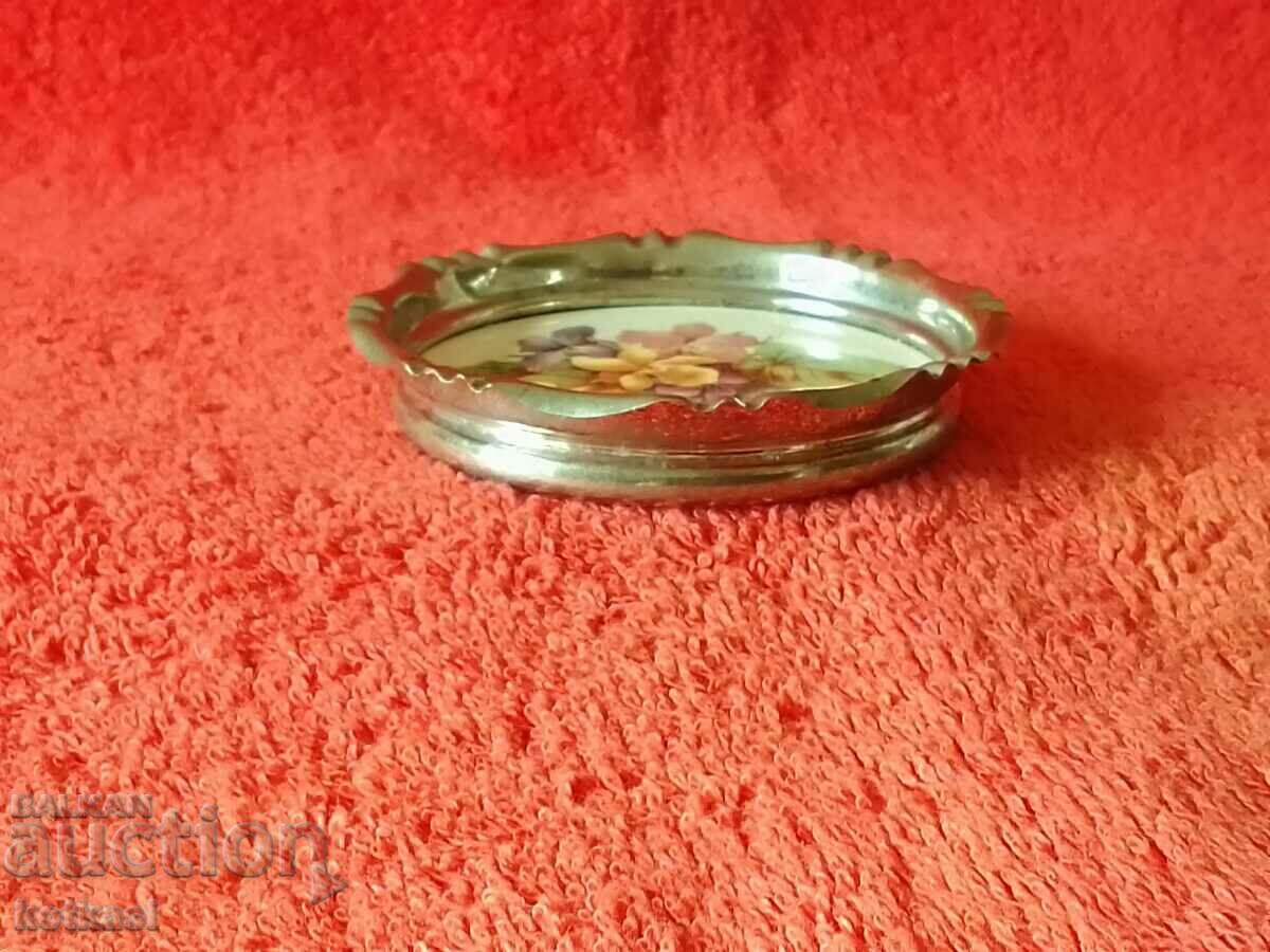 Доставка на Стар малък порцеланов поднос цветя метален обков