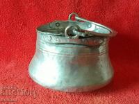 Παλιά αρκουδάκι για νερό Χάλκινη κονσέρβα