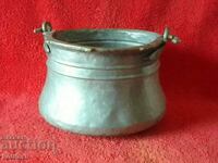 Παλιά αρκουδάκι για νερό Χάλκινη κονσέρβα