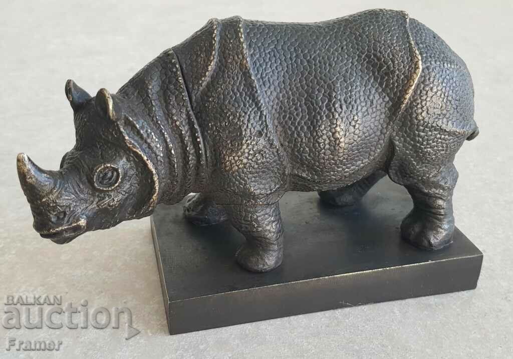 Rinocerul Clara, manufactură din bronz, Anglia veche, 1900 Rinocerul Clara, manufactură din bronz, Anglia veche, 1900