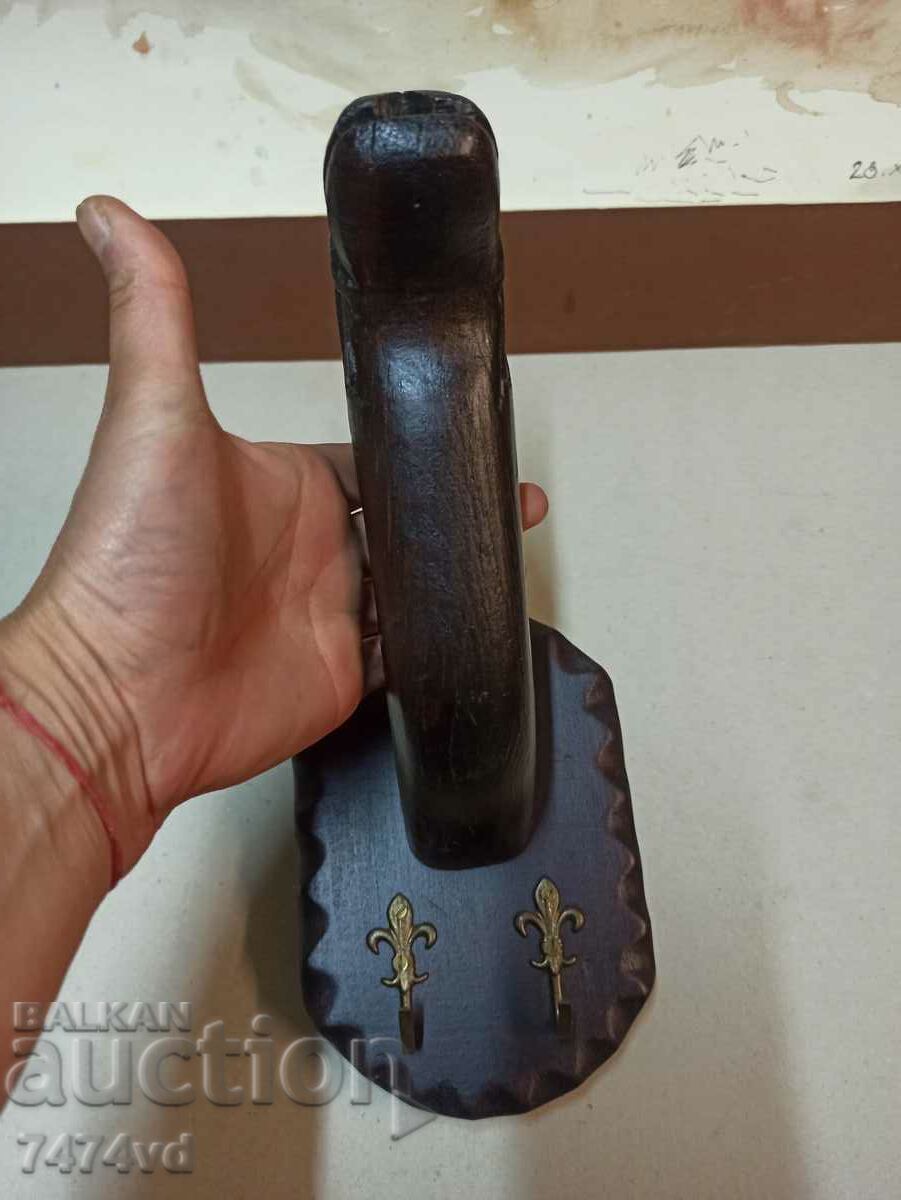 WOODEN NON-STANDARD CAMEL HANGER - 5 WOODEN NON-STANDARD CAMEL HANGER - 5