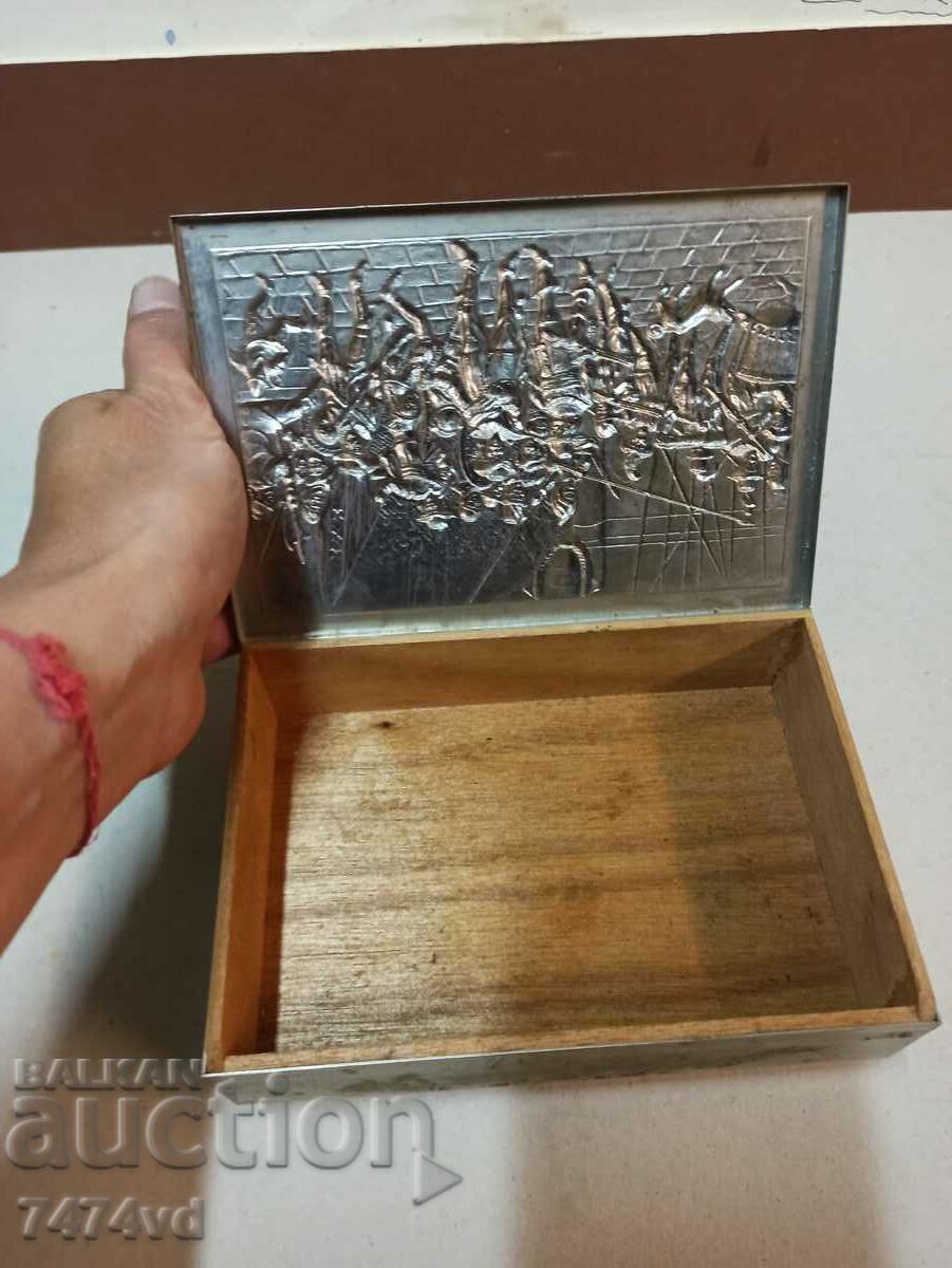 Auction  RELIEF BOX WITH WARRIORS, KNIGHTS, ETC