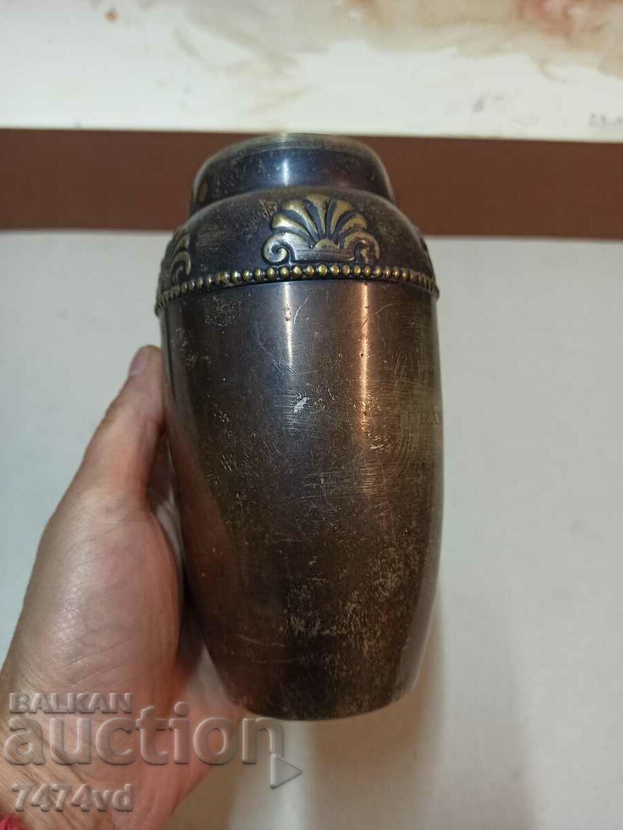 VASOARE DE ARGINT VECHI 1926 cu preț 20.00 BGN | € 10.23 VASOARE DE ARGINT VECHI 1926 cu preț 20.00 BGN | € 10.23