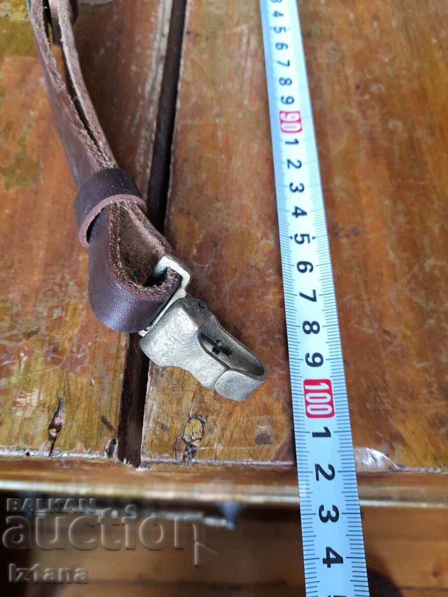 Delivery of Old leather strap, rifle strap Delivery of Old leather strap, rifle strap