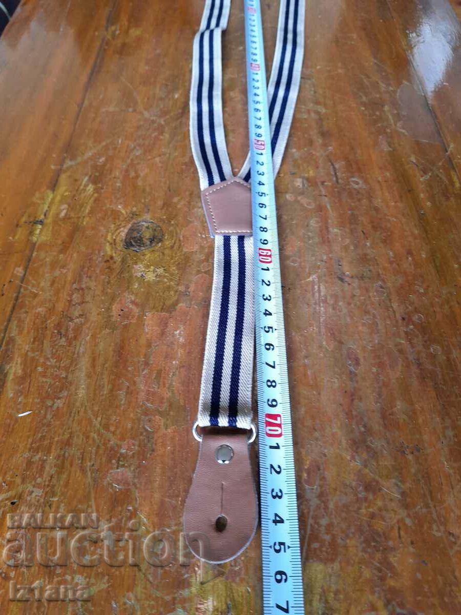 Livrarea Bretele vechi, bretele