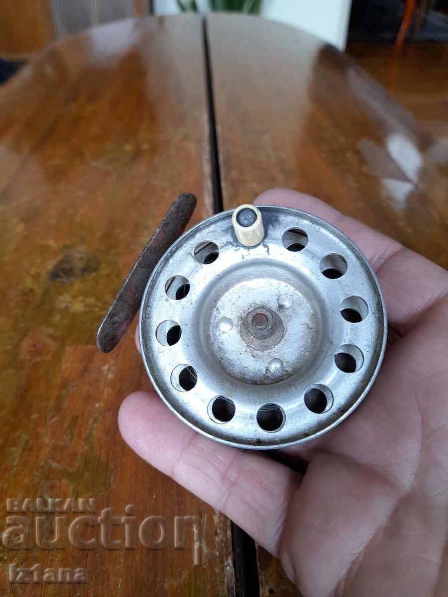 Παλιό καρούλι ψαρέματος με τιμή 22.00 BGN | € 11.25