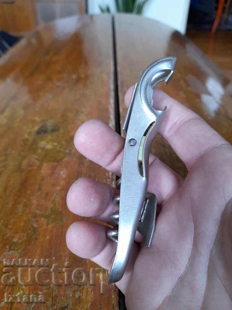 Vechi deschizător combinat Tourist cu preț 16.00 BGN | € 8.18