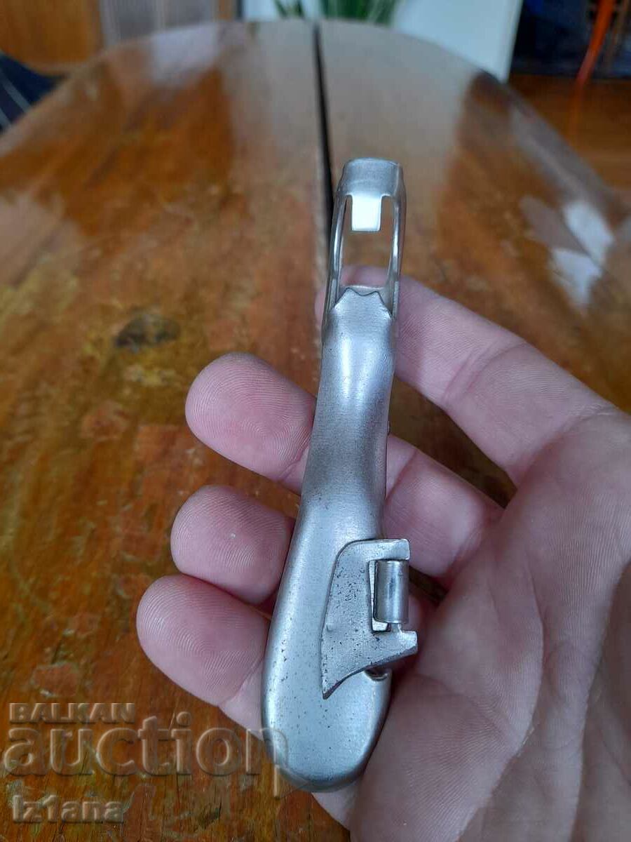 Licitație Vechi deschizător combinat Tourist