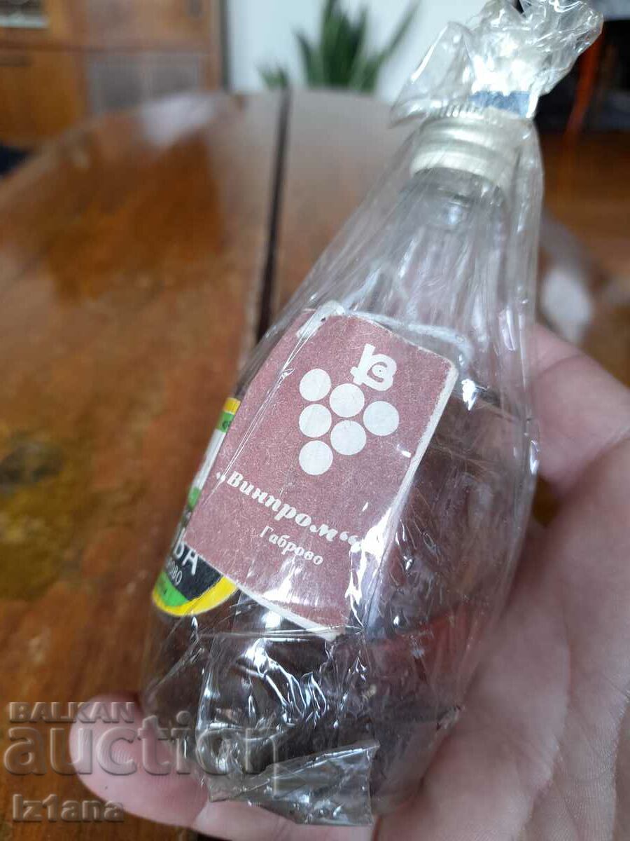 Auction Old souvenir bottle Aged Slivova, Vinprom Gabrovo Auction Old souvenir bottle Aged Slivova, Vinprom Gabrovo