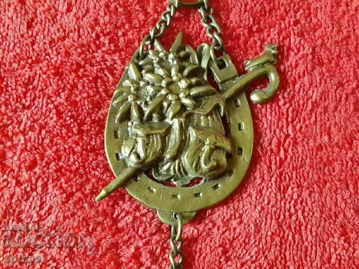 Auction Old metal panel figure Tourism Edelweiss Backpack Horseshoe Auction Old metal panel figure Tourism Edelweiss Backpack Horseshoe