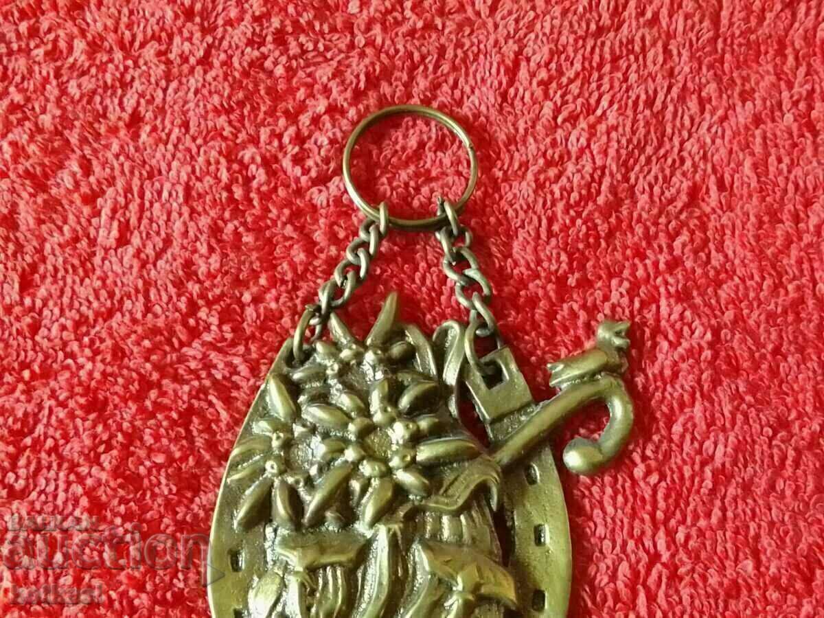 Delivery of Old metal panel figure Tourism Edelweiss Backpack Horseshoe Delivery of Old metal panel figure Tourism Edelweiss Backpack Horseshoe