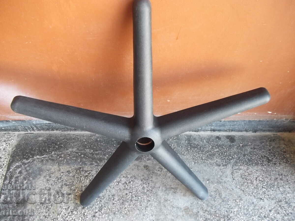 Delivery of Crosshair for an office chair - 2 Delivery of Crosshair for an office chair - 2