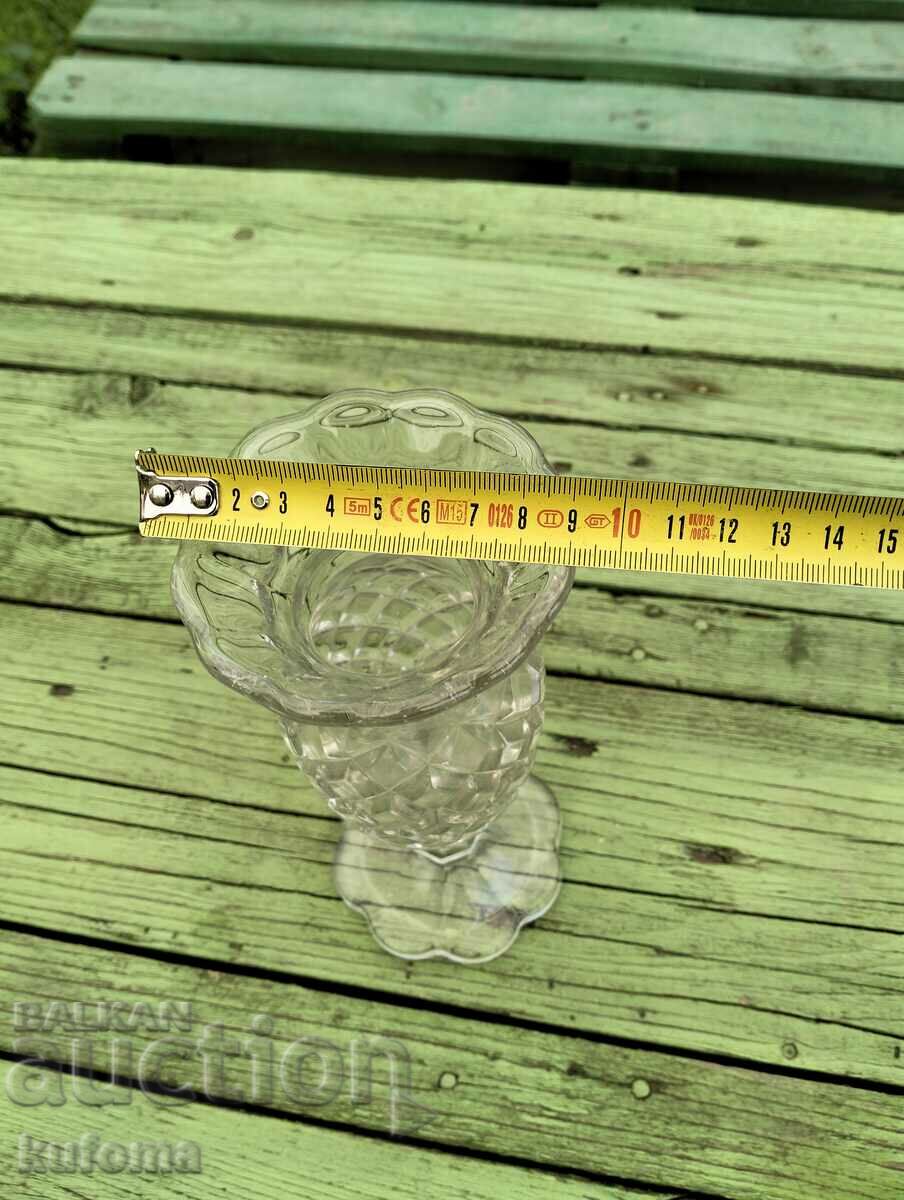 Auction Glass vase Auction Glass vase