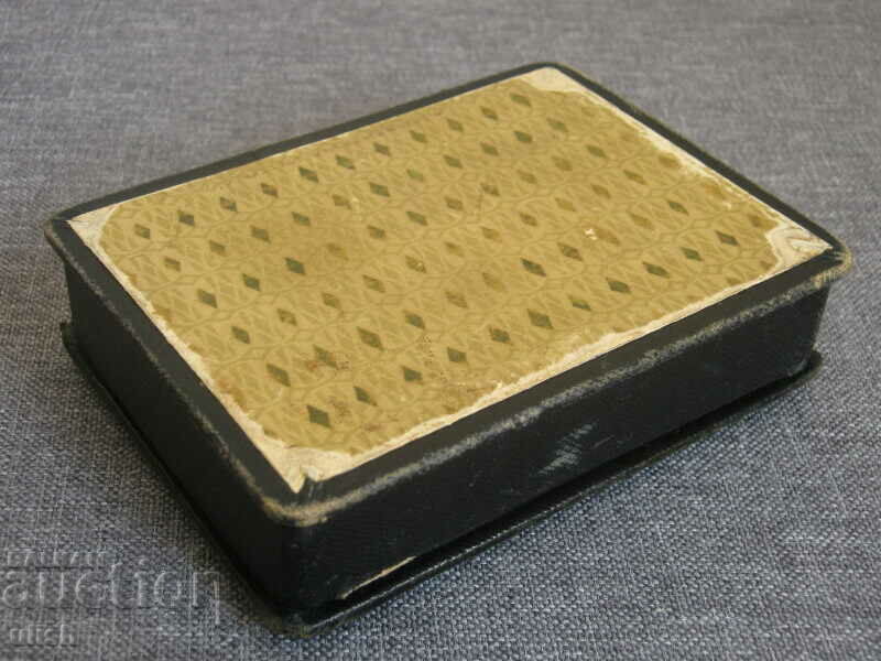 De Meyere Amsterdam old leather cacao bean box with price 20.00 BGN | € 10.23 De Meyere Amsterdam old leather cacao bean box with price 20.00 BGN | € 10.23