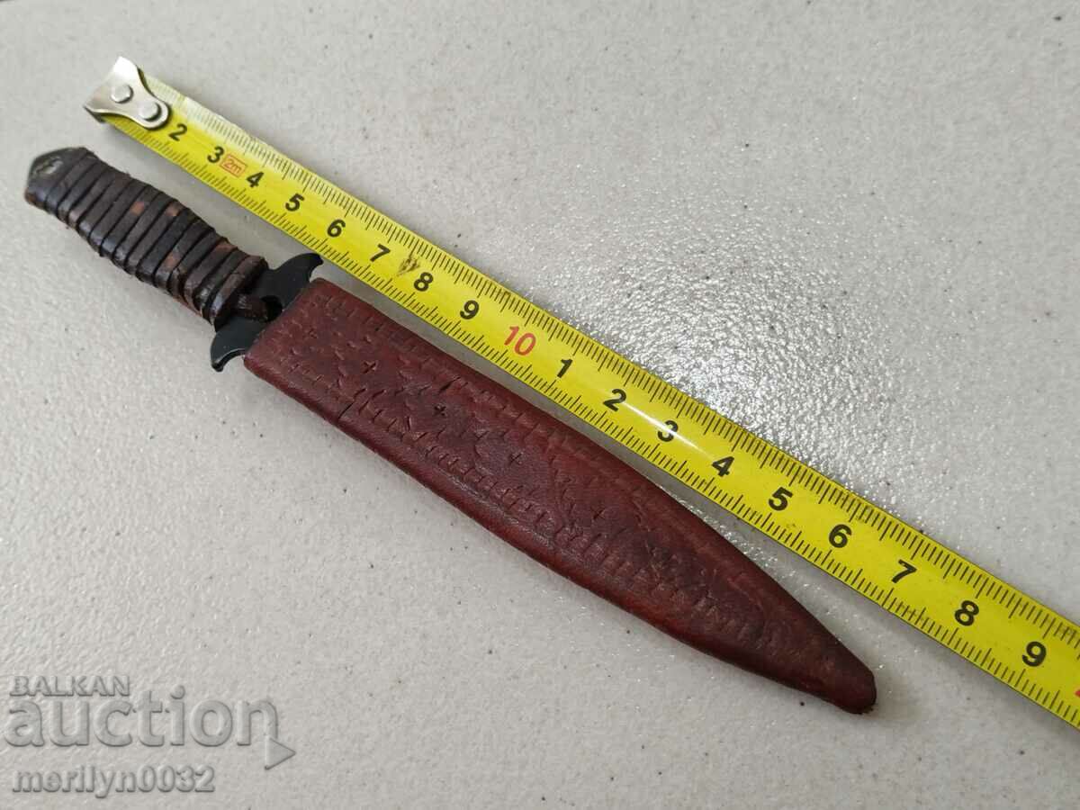 A small throwing knife with a dagger with price 55.00 BGN | € 28.12 A small throwing knife with a dagger with price 55.00 BGN | € 28.12