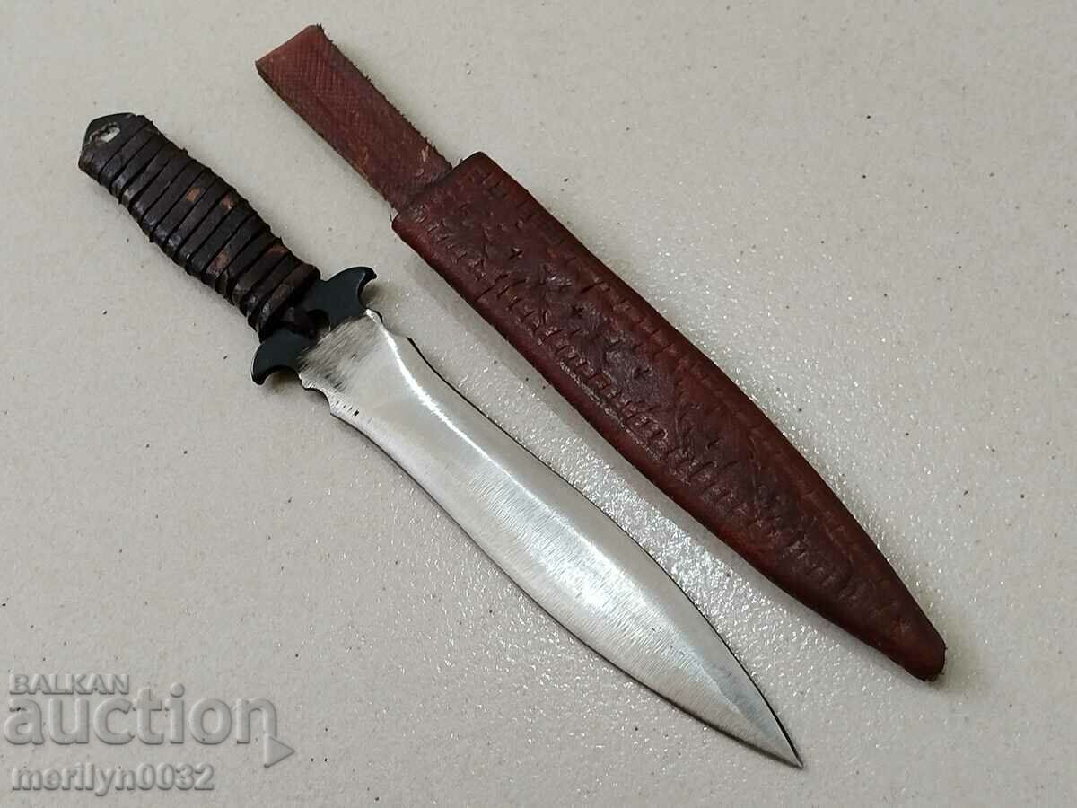 Auction A small throwing knife with a dagger Auction A small throwing knife with a dagger