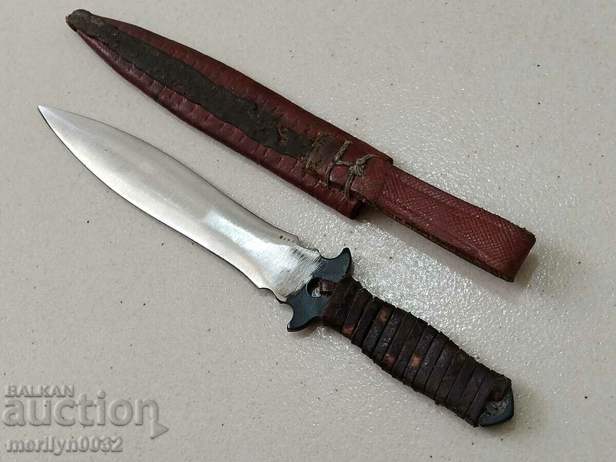 Delivery of A small throwing knife with a dagger Delivery of A small throwing knife with a dagger