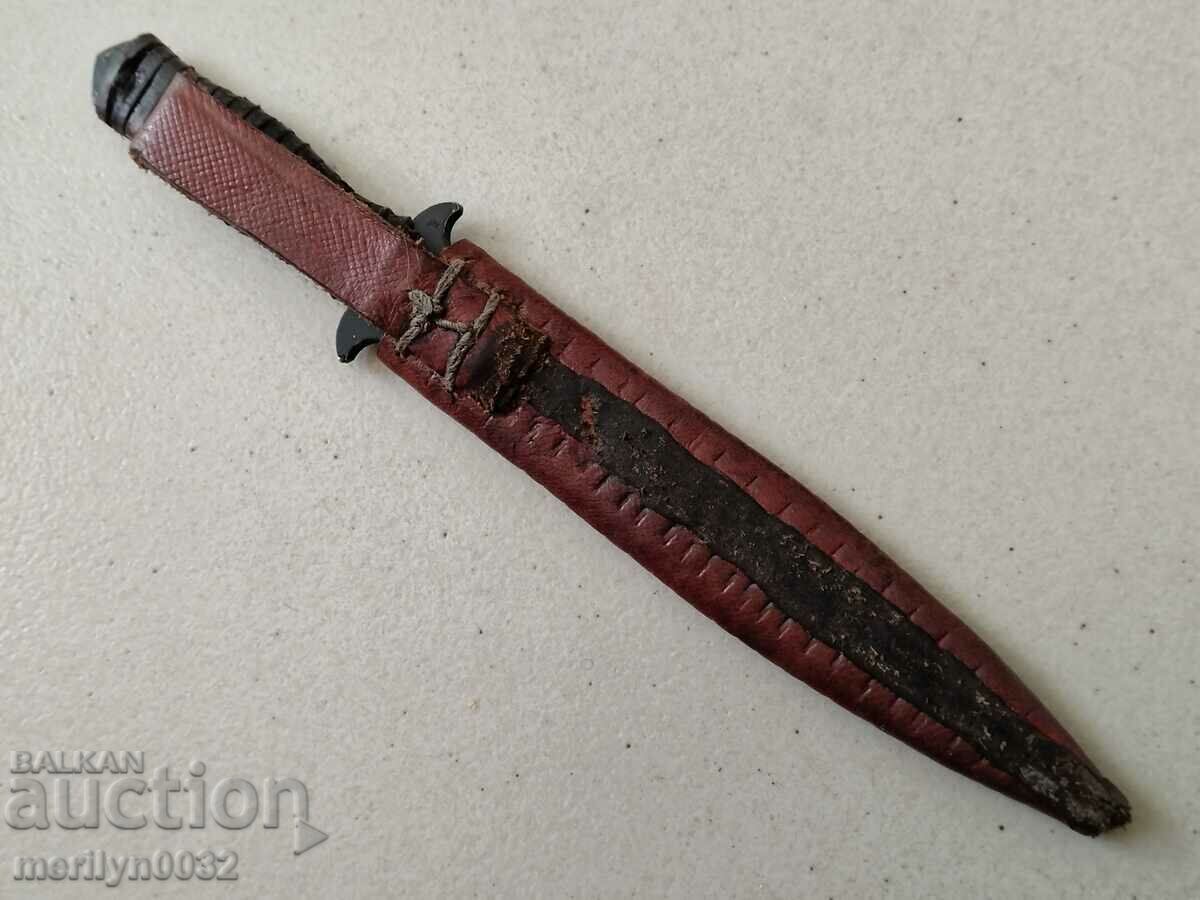 A small throwing knife with a dagger - 5 A small throwing knife with a dagger - 5