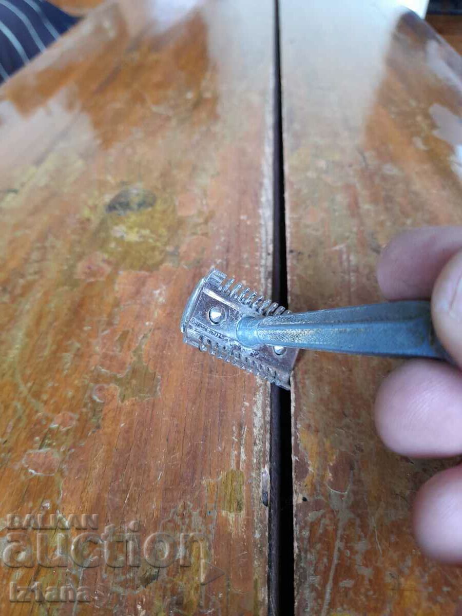 Delivery of An old razor