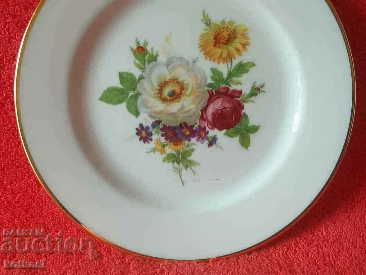 Стар порцелан чиния позлата Seltmann Weiden Майсенски букет с цена 85.50 лв. | € 43.72 Стар порцелан чиния позлата Seltmann Weiden Майсенски букет с цена 85.50 лв. | € 43.72