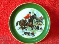 Veche farfurie din porțelan KAISER Cai Vânătoare Câini aurire Vânător