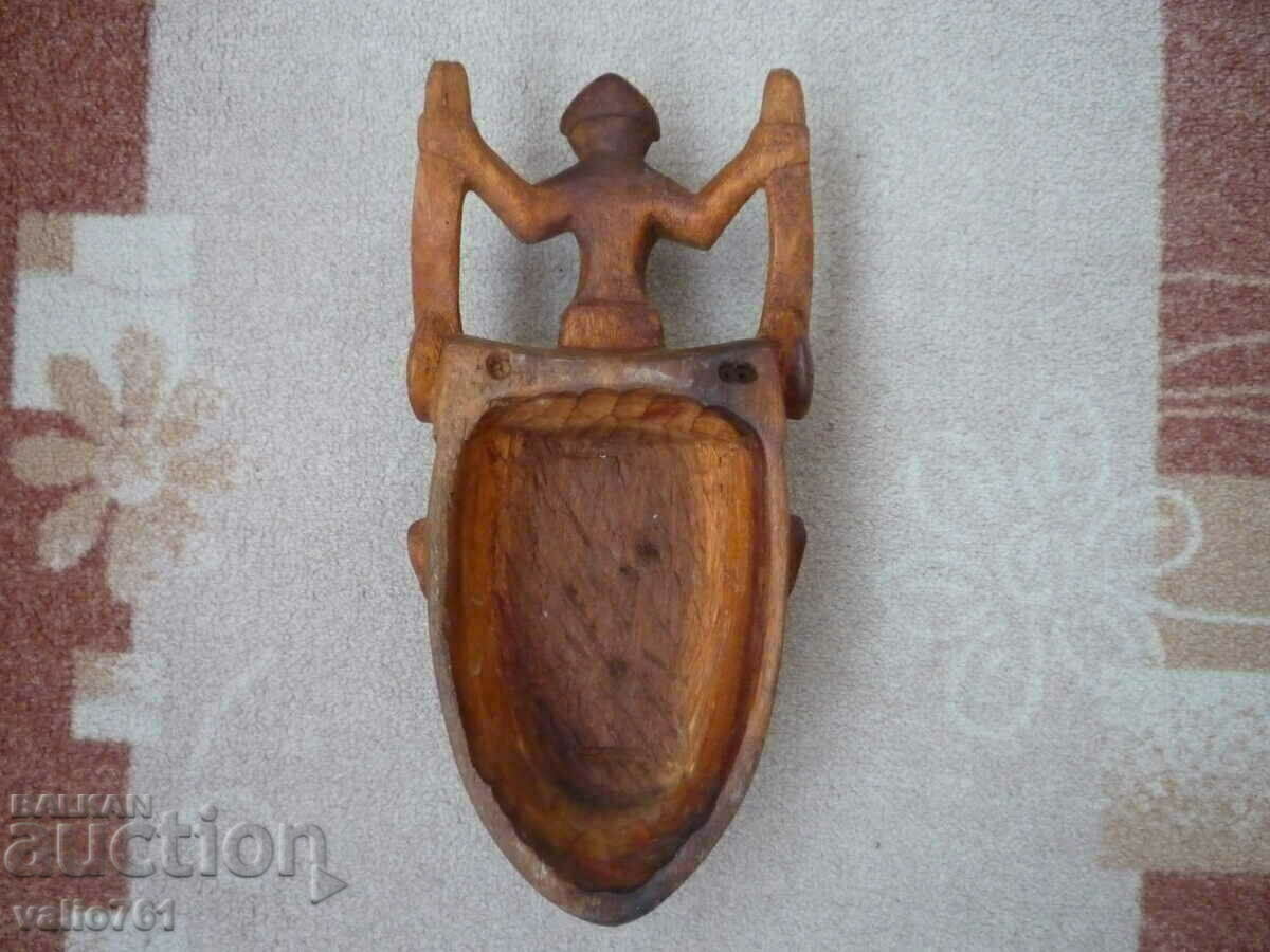 Delivery of RARE OLD AFRICAN MASK OF THE "PUNU" TRIBE - GABON