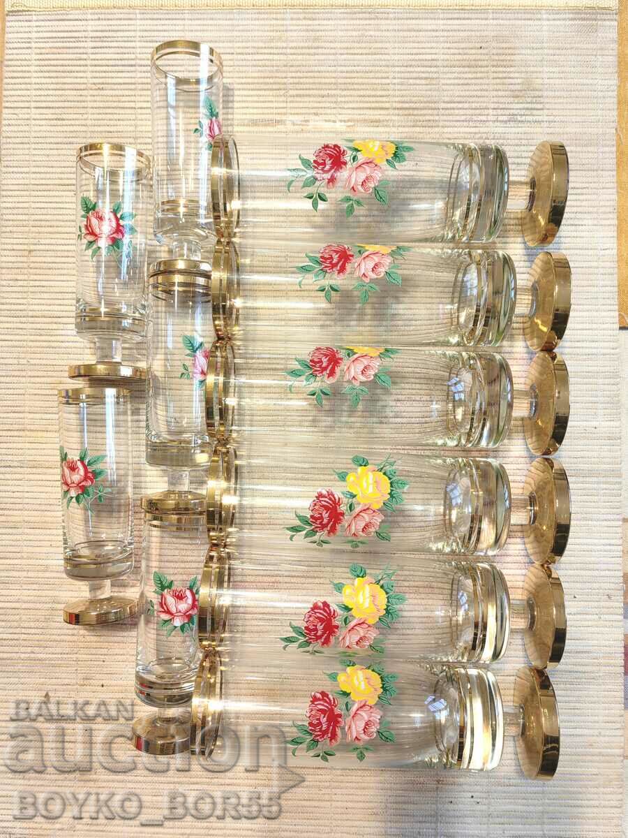 Set de pahare drepte vechi magnifice cu flori și aurire