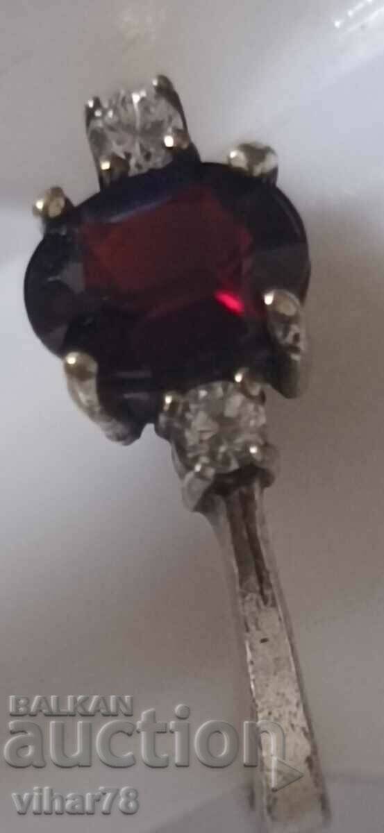 Сребърен пръстен с гранат с цена 159.99 лв. | € 81.80 Сребърен пръстен с гранат с цена 159.99 лв. | € 81.80