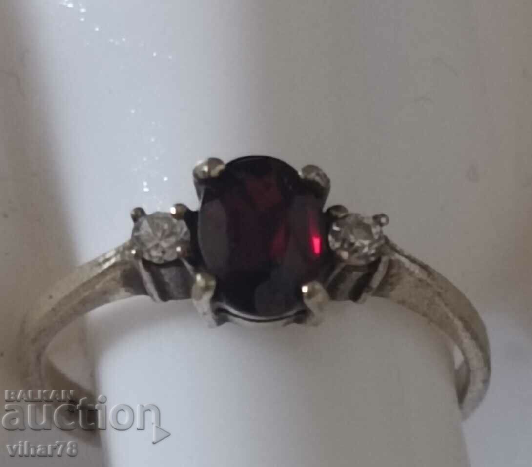 Licitație Inel de argint cu granat