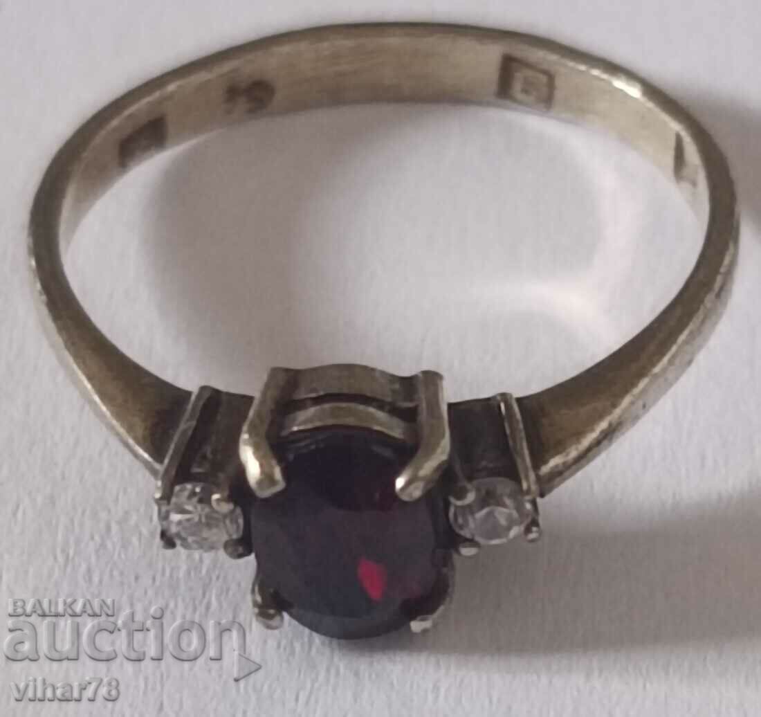 Inel de argint cu granat