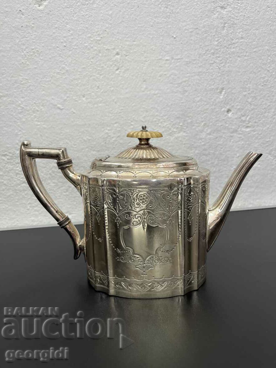 Thick silver plated English teapot. #5414