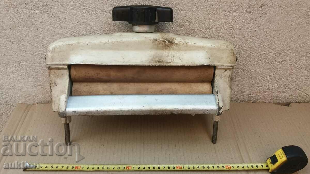 old centrifuge, press with price 13.99 BGN | € 7.15 old centrifuge, press with price 13.99 BGN | € 7.15