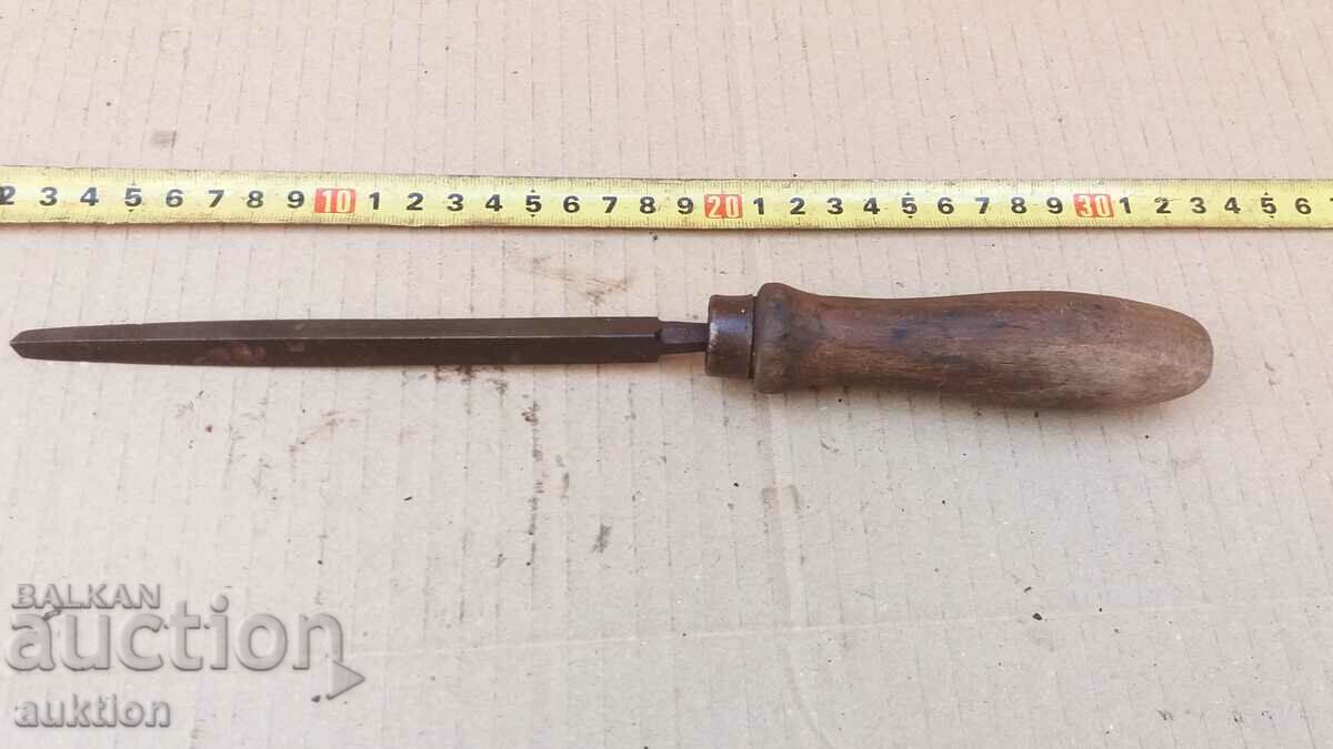 fierăstrău vechi, unealtă cu preț 1.99 BGN | € 1.02 fierăstrău vechi, unealtă cu preț 1.99 BGN | € 1.02