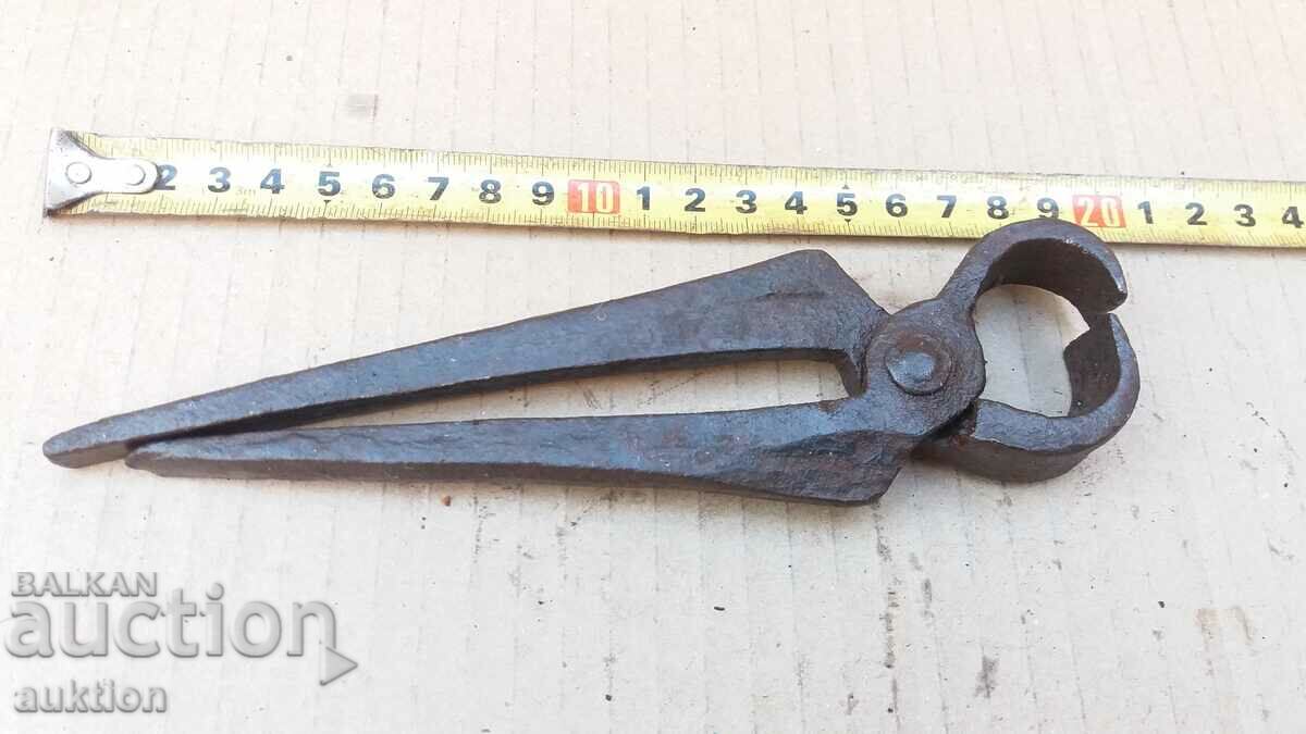 șindrilă forjată veche - unealtă cu preț 1.99 BGN | € 1.02 șindrilă forjată veche - unealtă cu preț 1.99 BGN | € 1.02