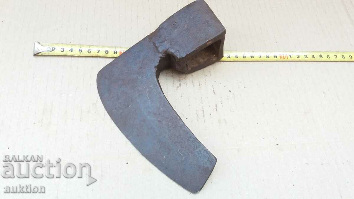 topor vechi - masiv cu preț 7.99 BGN | € 4.09 topor vechi - masiv cu preț 7.99 BGN | € 4.09