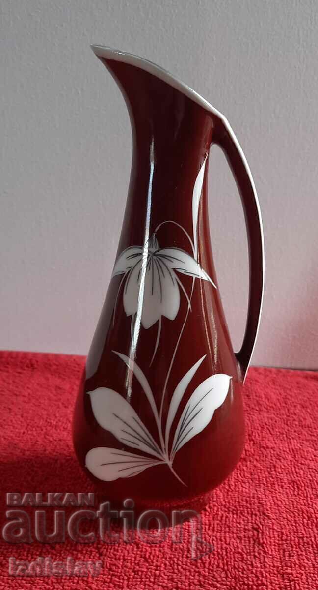 Delivery of Two GDR porcelain vases Delivery of Two GDR porcelain vases