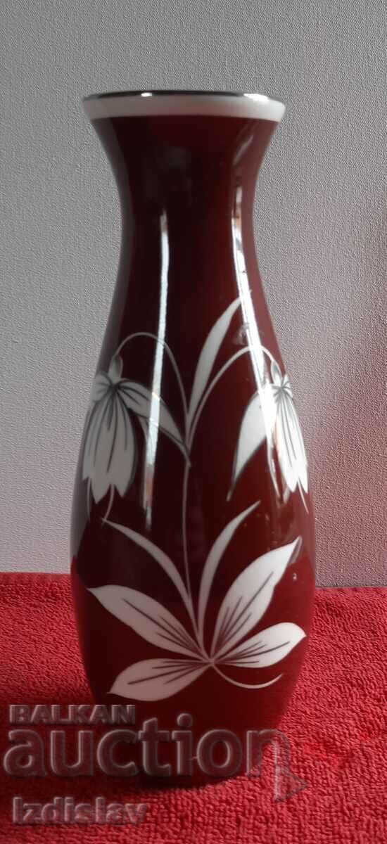 Two GDR porcelain vases - 5 Two GDR porcelain vases - 5