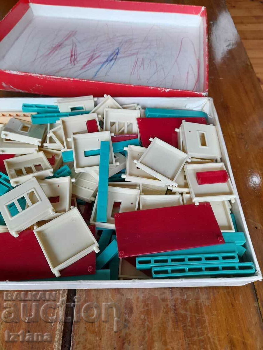 Delivery of Old children's game Builder 4