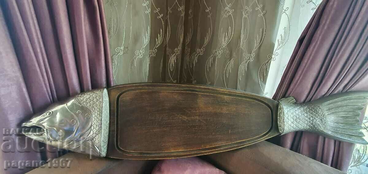 Delivery of A large plate of fish Delivery of A large plate of fish