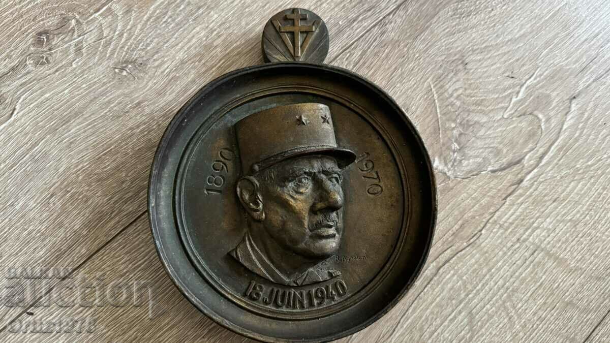 Charles de Gaulle, Large Old Plaque, 16cm Excellent patina, Signed with price 98.00 BGN | € 50.11