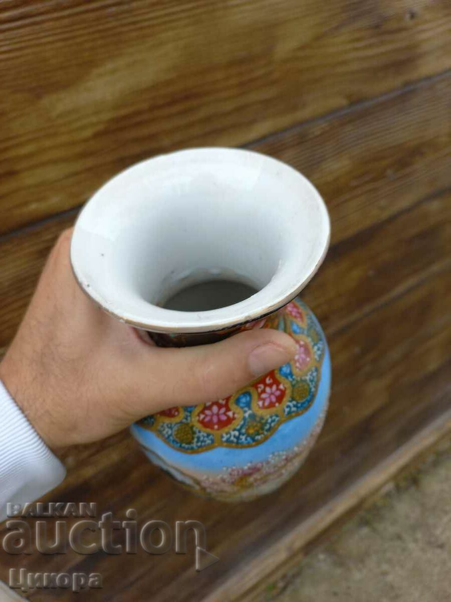 Auction CHINESE PORCELAIN VASE Auction CHINESE PORCELAIN VASE