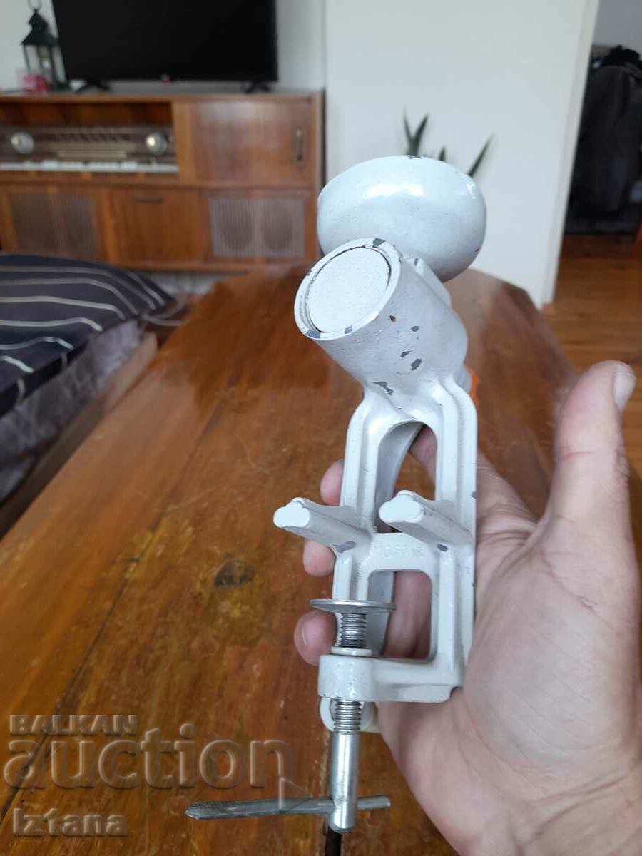 Old coffee grinder, grinder, coffee grinder with price 33.00 BGN | € 16.87 Old coffee grinder, grinder, coffee grinder with price 33.00 BGN | € 16.87