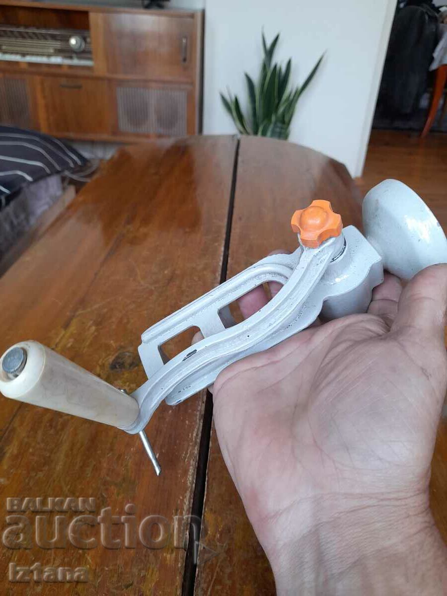 Delivery of Old coffee grinder, grinder, coffee grinder Delivery of Old coffee grinder, grinder, coffee grinder