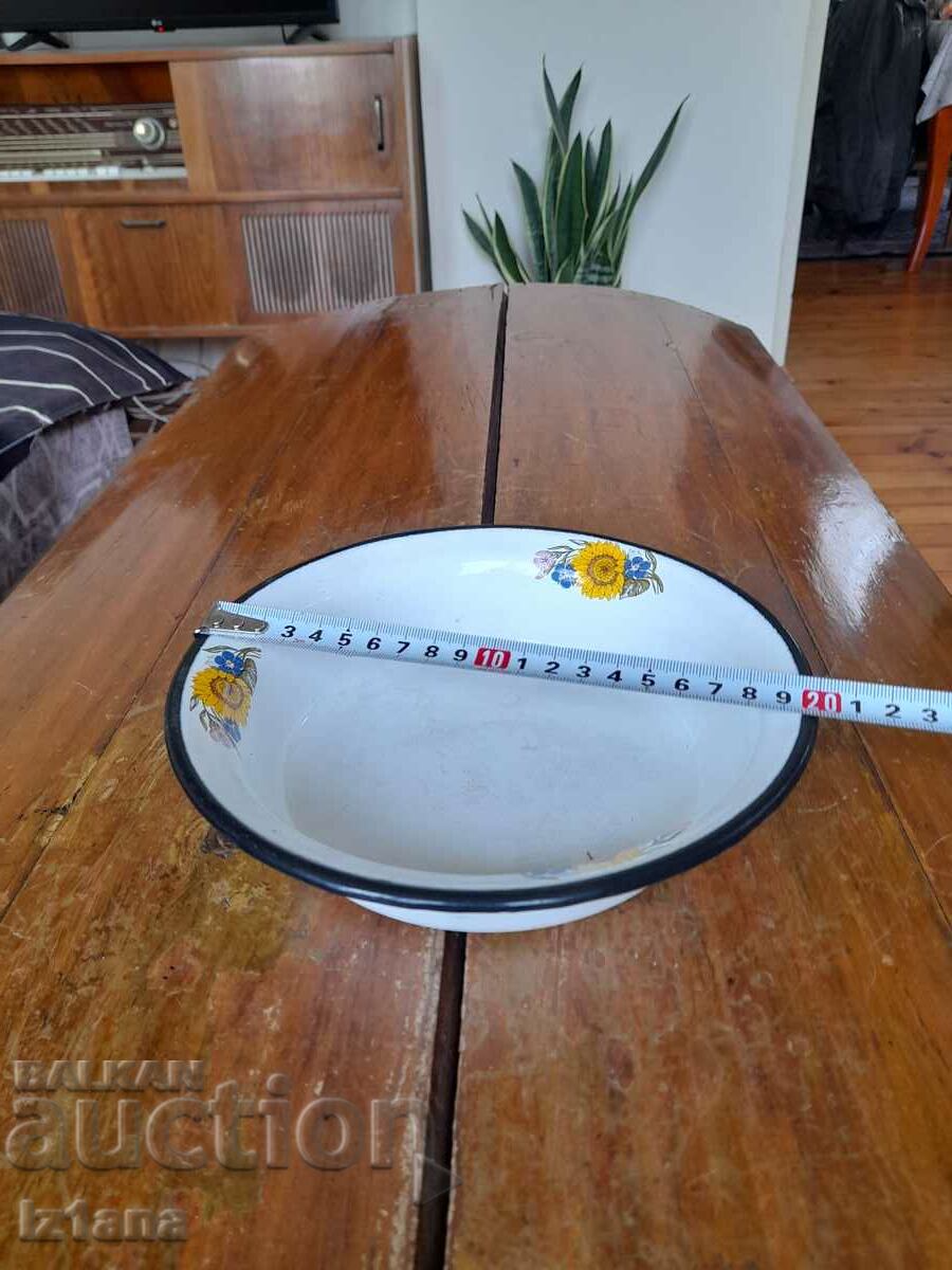 Delivery of Old enameled bowl, panica Delivery of Old enameled bowl, panica