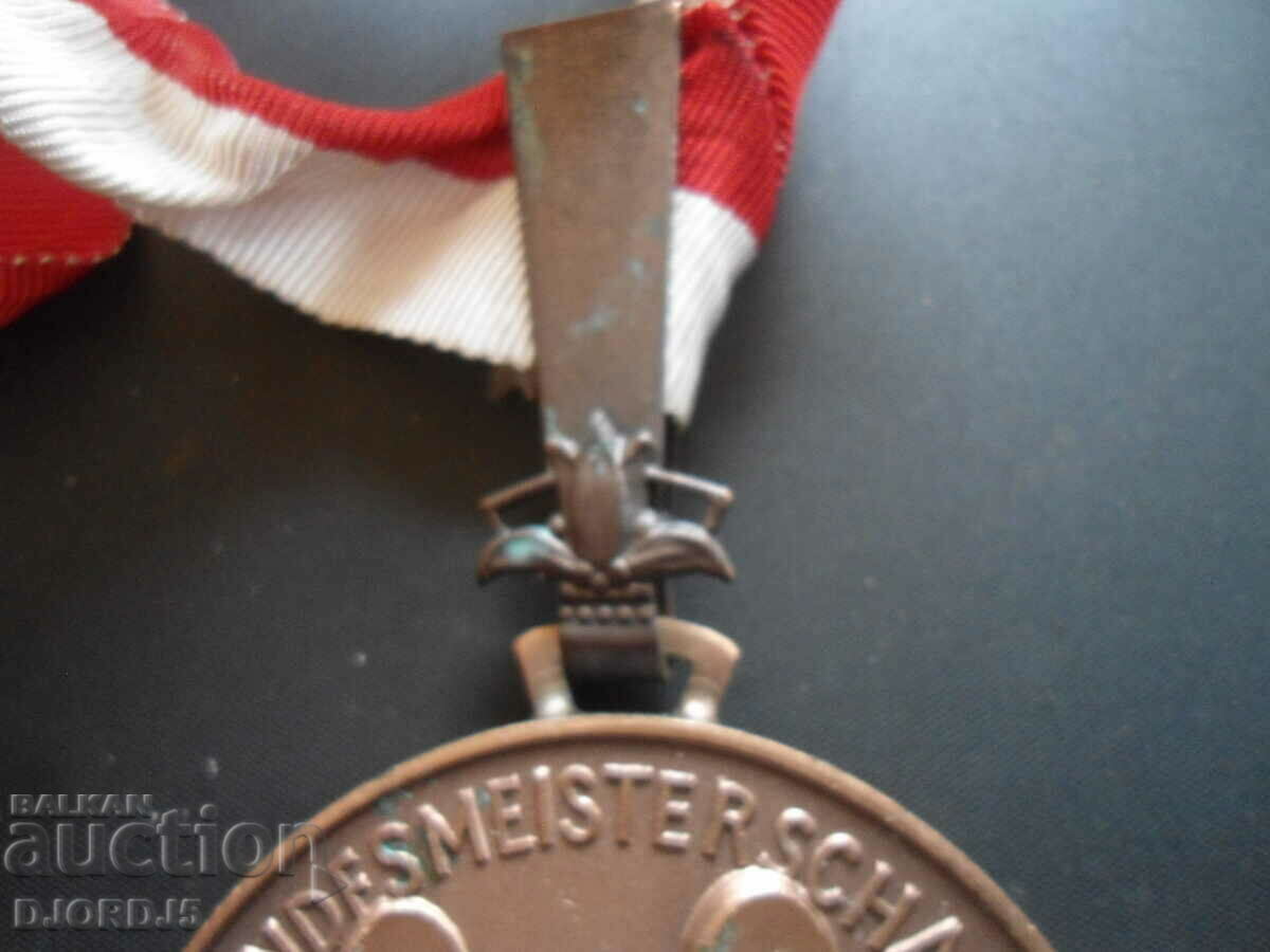 Old plaque, order, medal with price 10.00 BGN | € 5.11 Old plaque, order, medal with price 10.00 BGN | € 5.11