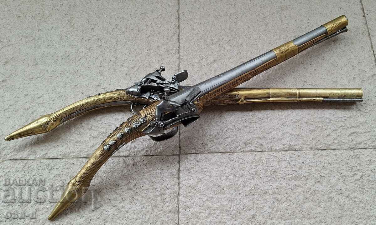 Ένα ζευγάρι πιστόλια κυνηγετικού όπλου