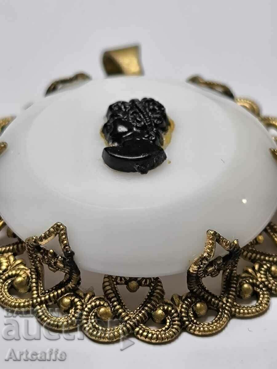 GILT BRONZE CAMEO - 5 GILT BRONZE CAMEO - 5