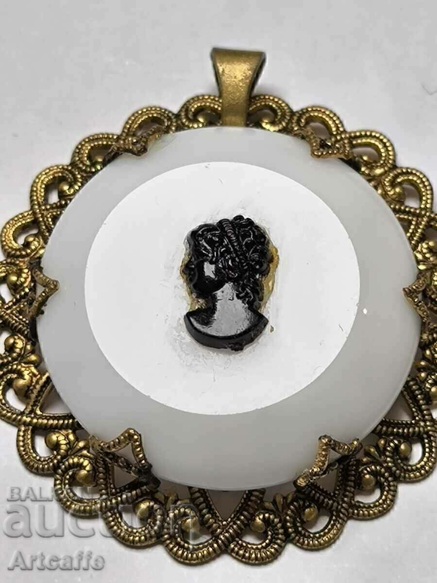 GILT BRONZE CAMEO