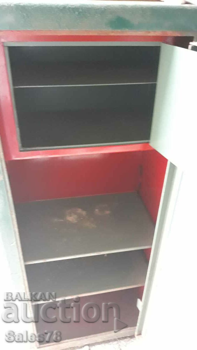 A large metal safe with price 500.00 BGN | € 255.65 A large metal safe with price 500.00 BGN | € 255.65